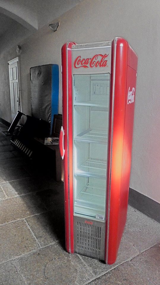 großer Coca Cola Kühlschrank Typ Retro in Bautzen