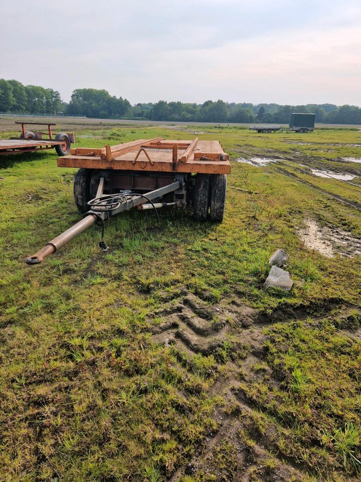 Lkw Anhänger /Abrollcontainer / Strohanhänger in Wachtendonk