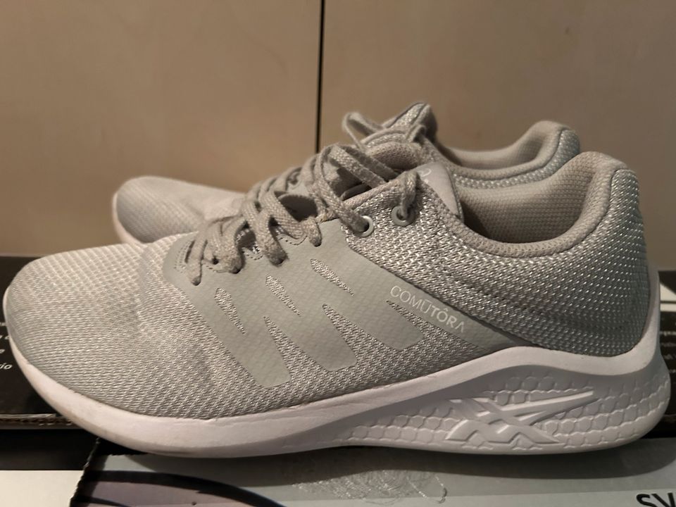 asics Turnschuhe Größe 38 in Mörfelden-Walldorf