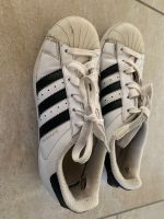 Adidas Superstar, Gr. 35,5, unisex Hessen - Herbstein Vorschau