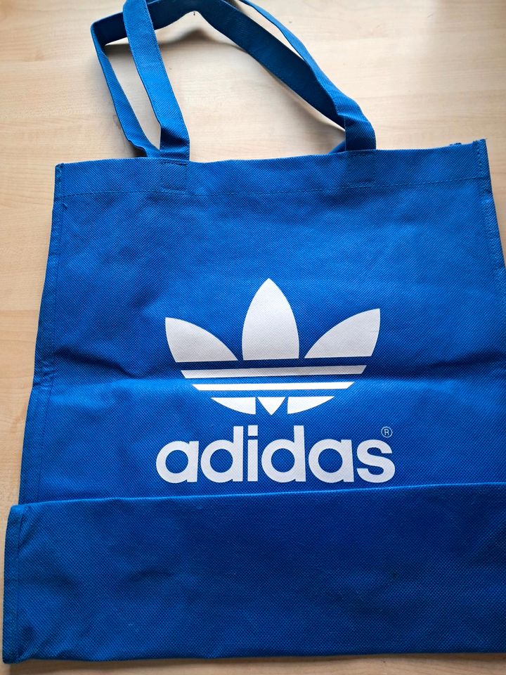 Tasche von Adidas in Bad Pyrmont