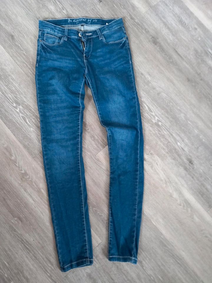 Tolle Jeans für Mädchen- Größe 170- von staccato in Nordhastedt