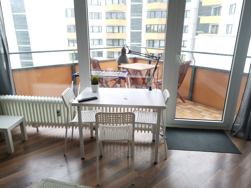 Monteur Apartment -Ferienwohnung mit Balkon am Limmer Str. in Hannover