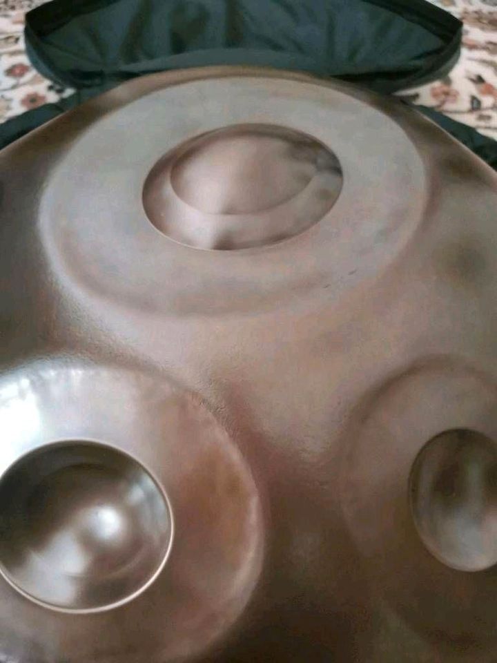 Handpan Klangskulpturen Drum Probespielen in Nürnberg (Mittelfr)