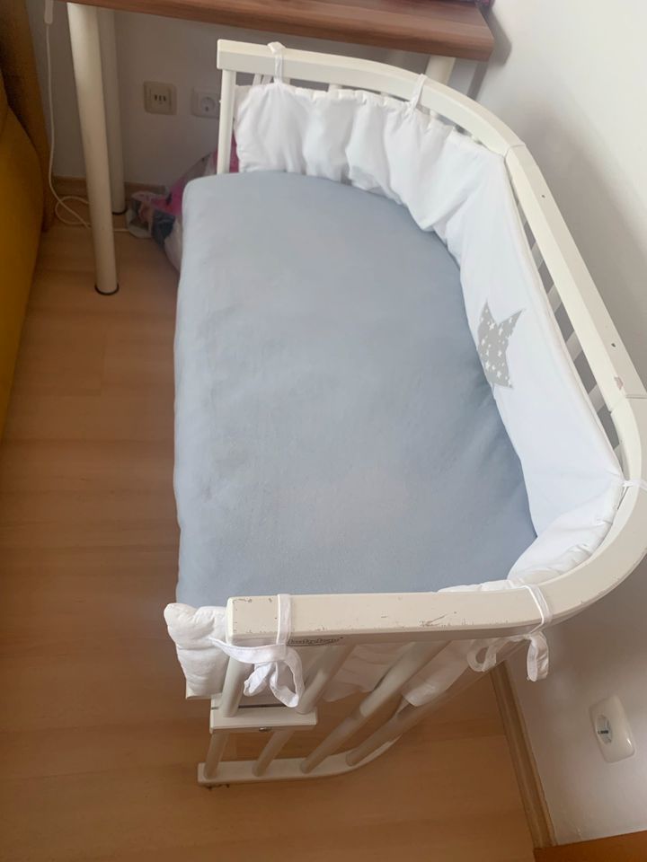 Beistellbett weiß neue Matratze in Aichach