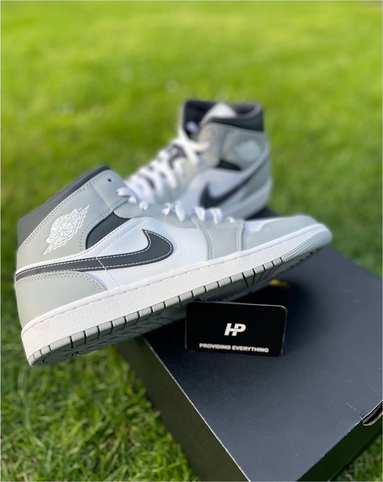 Air Jordan 1 Mid Light Smoke Grey  | 41 | 42 | 43 | 44 | 45 | in Sarstedt