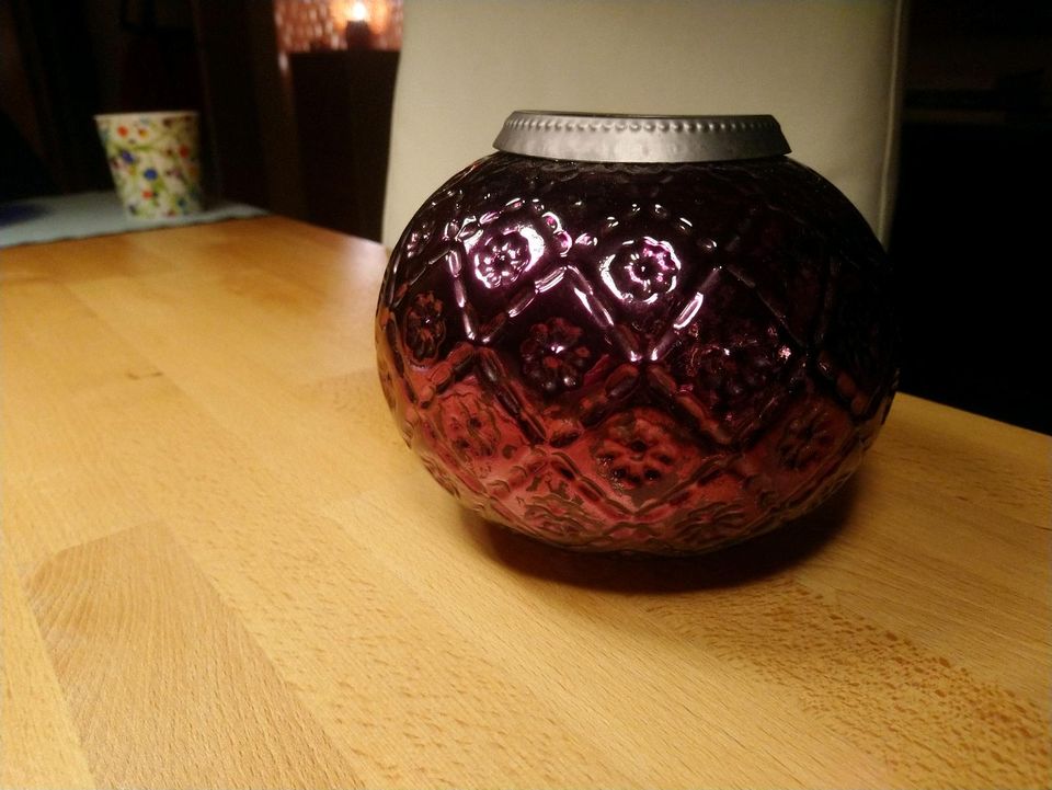 Windlicht für Teelichter, Glas violett / Aubergine, H 12cm D 15cm in Garmisch-Partenkirchen