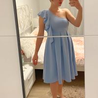 Kleid von ASOS Gr. 40 Ballkleid Hochzeit Brautjungfer blau Düsseldorf - Stadtmitte Vorschau