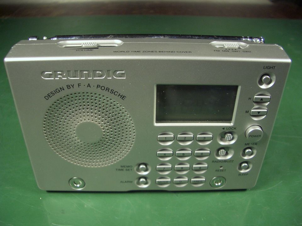 Grundig YB-P 2000 Porsche Design Weltempfänger Synthesized Receiv in Oberhaching