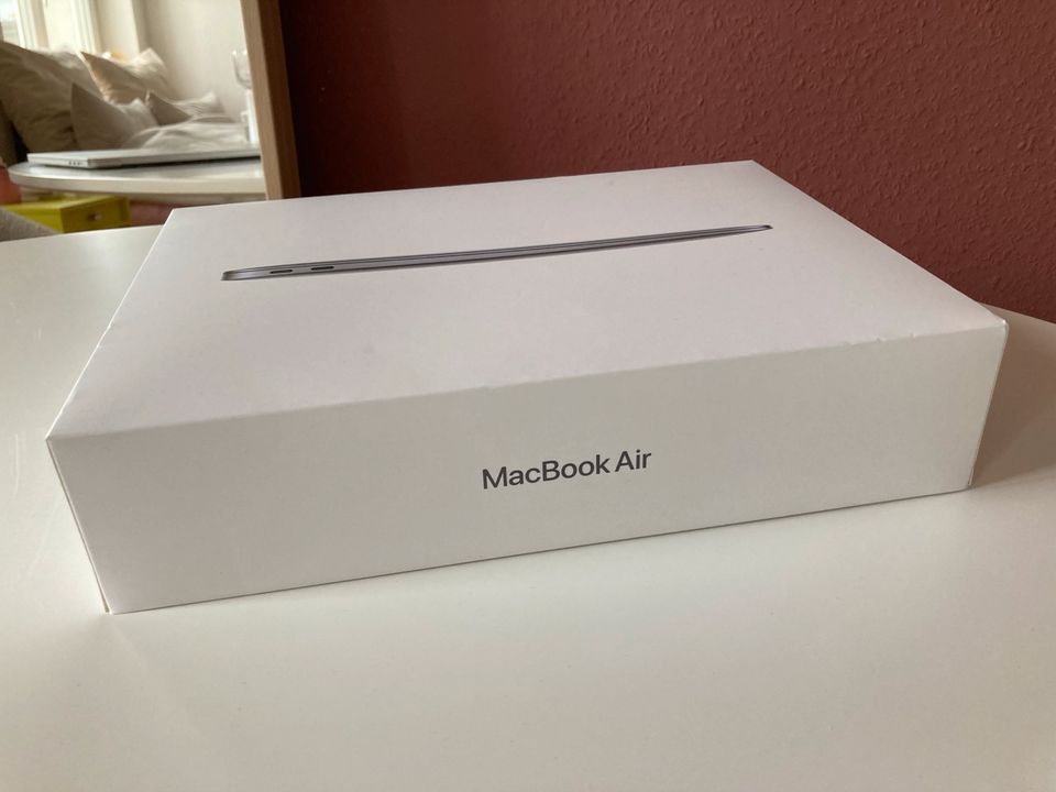 Box Apple MacBook Air 13 Zoll spacegrau in Berlin