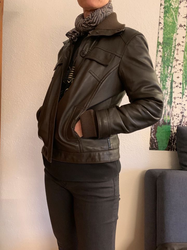 Armani Jeans Lederjacke Damen Größe M in Augsburg