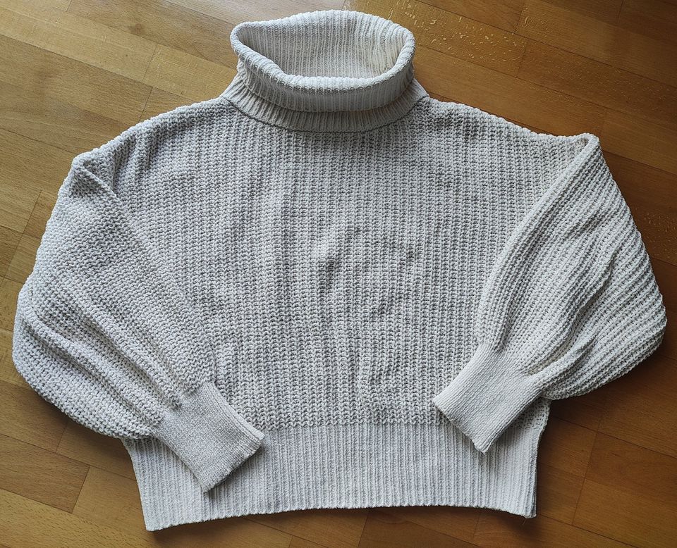Stretch Karohose Größe 36 mit weissem Pullover in der Größe S in Korntal-Münchingen