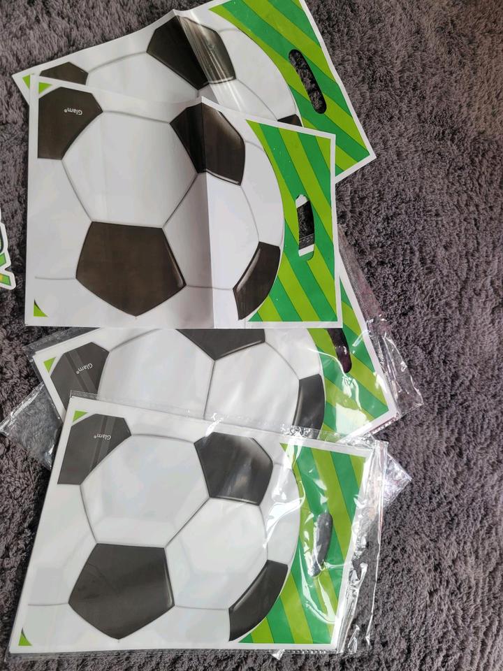 Fussball 12 Jahre torte geburtstag muffins dekoration fussball in Neuss