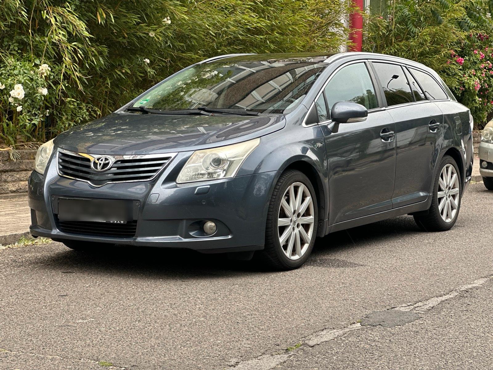 Abbildung des Autos Toyota Avensis 2.2l Kombi
