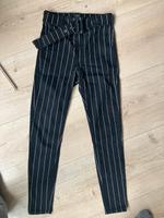 Bershka Hose Röhre gestreift schwarz weiß Nordrhein-Westfalen - Brühl Vorschau