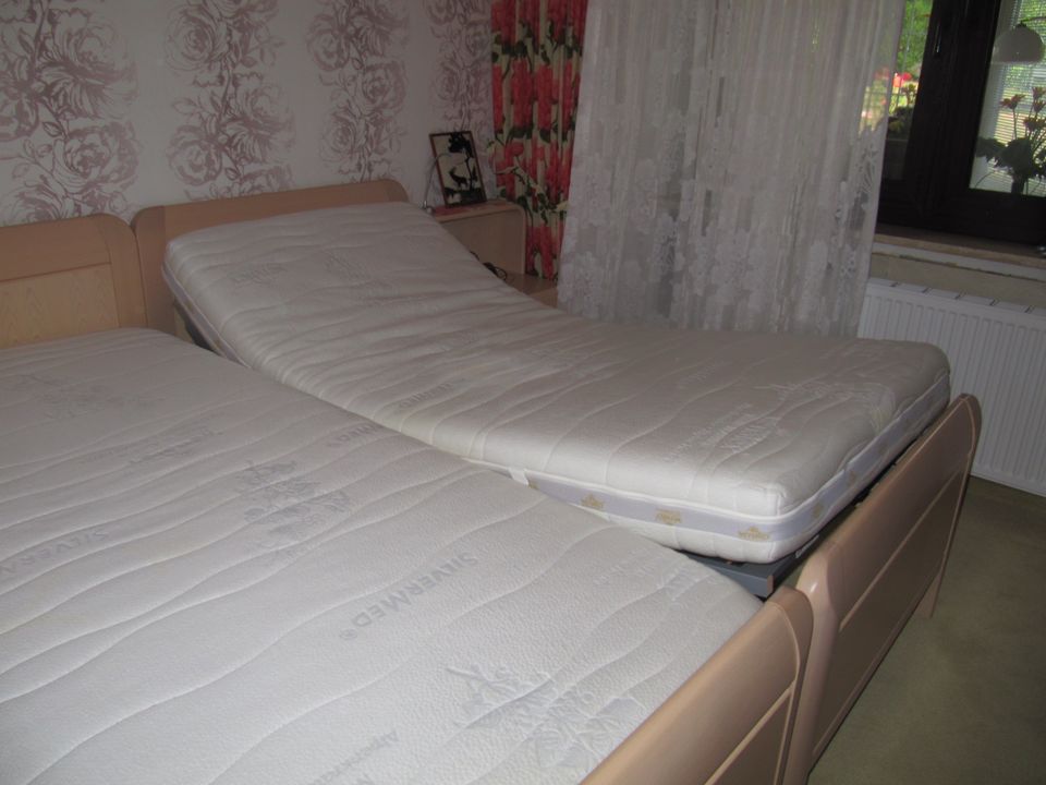 Schlafzimmer komplett Schrank Sideboard Bett 2 x 100 cm x 200 cm in Ritterhude