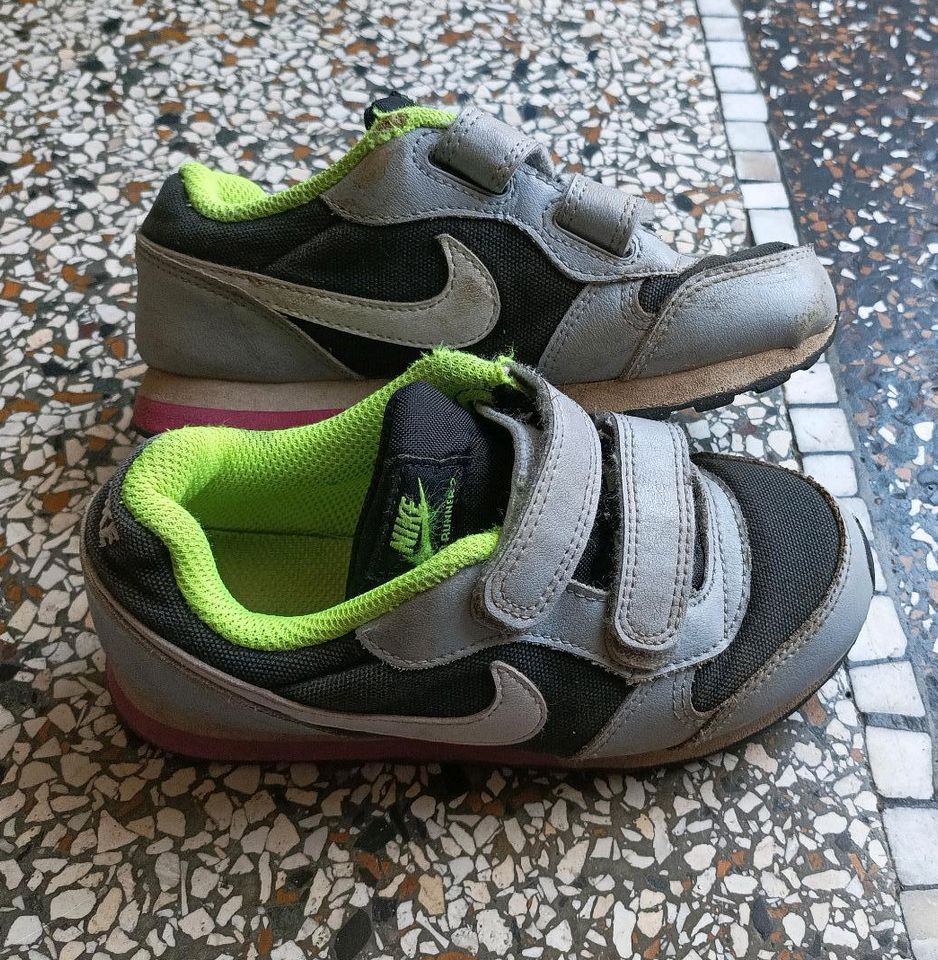 Sportschuhe Nike Größe 28. Kinderschuhe. Sneakers in Griesheim