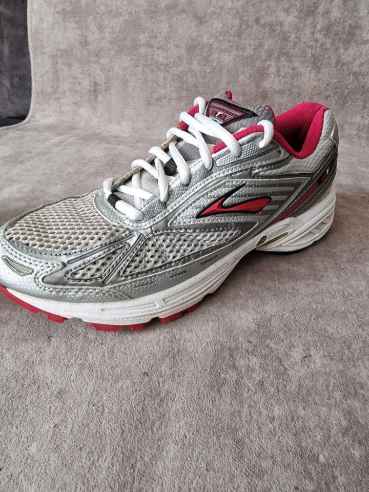 BROOKS DAMEN SPORT SCHUHE in Bad Nauheim