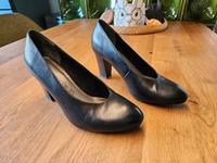 Tamaris Pumps schwarz, Leder 37 Sachsen - Rochlitz Vorschau