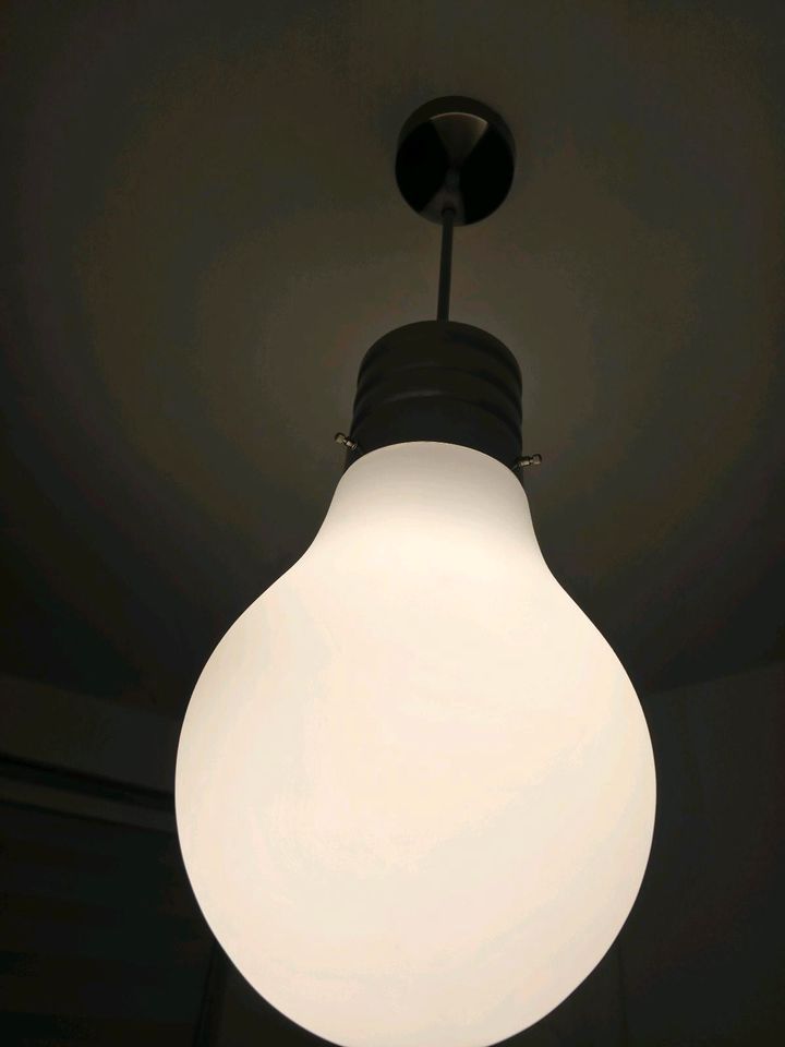 XXL LED Pendel-Lampe in Glühbirnen Form weiss in Mönchengladbach