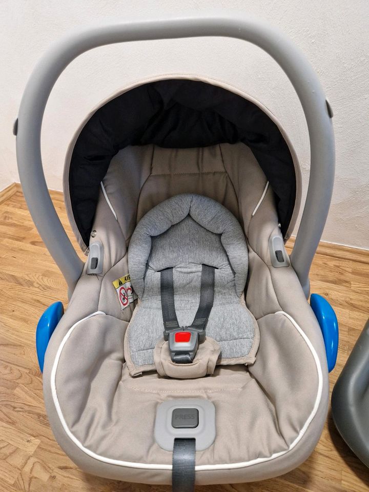 Babyschale mit Isofix Station in Leipzig