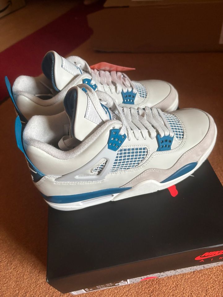 Nike Air Jordan 4 Retro Military blue in Olpe