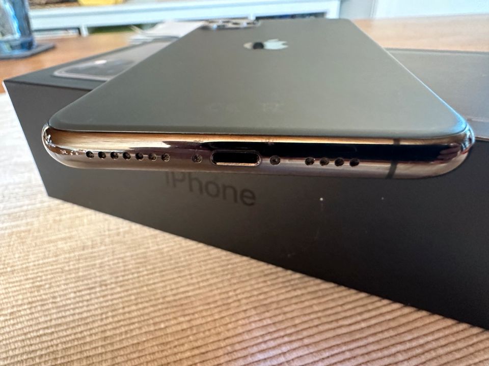 iPhone 11 Pro Max mit  93% Akku, Space Gray,  Abholung in Ettlingen