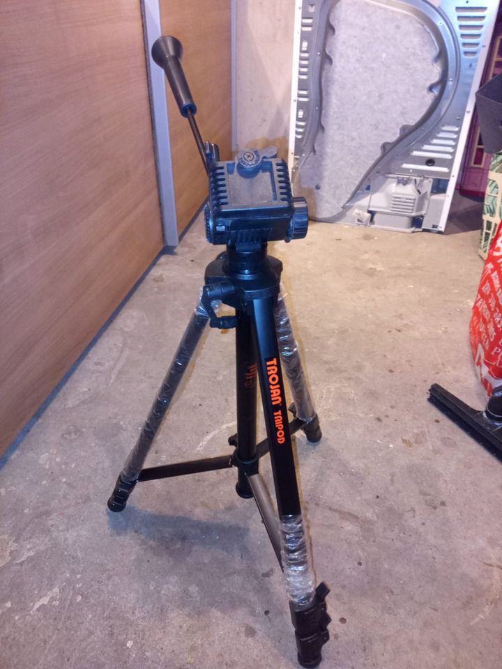 TROJAN TRIPOD Kamera Stativ NEU in Karlsruhe