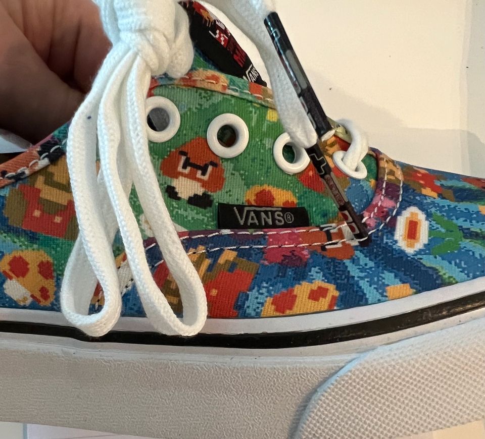 Vans Authentic Nintendo super Mario Br Women US7.0 in Mönchengladbach