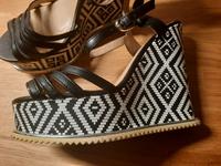 Coole Plateau Schuhe Gr.36 wie NEU Pumps Sandalen Sachsen - Moritzburg Vorschau