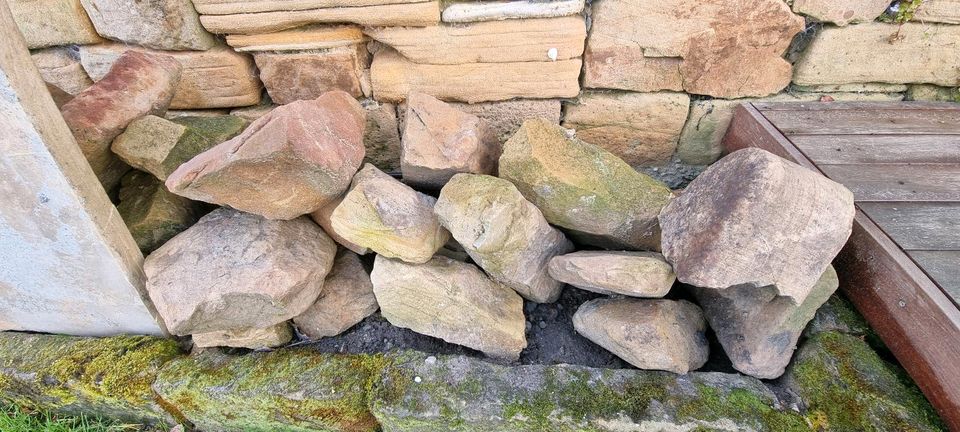 Sandsteine buntsandstein verschiedene Größen und Farben in Deidesheim