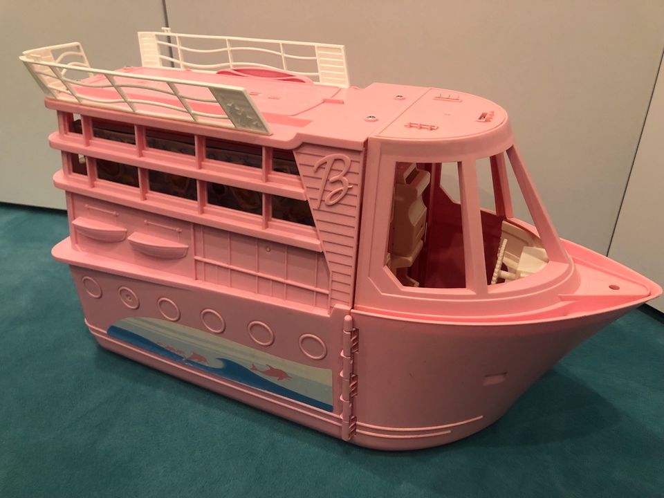 Barbie Schiff Traumschiff mit Taschenlampen-Kamera & Sound & Pool in Mönchengladbach