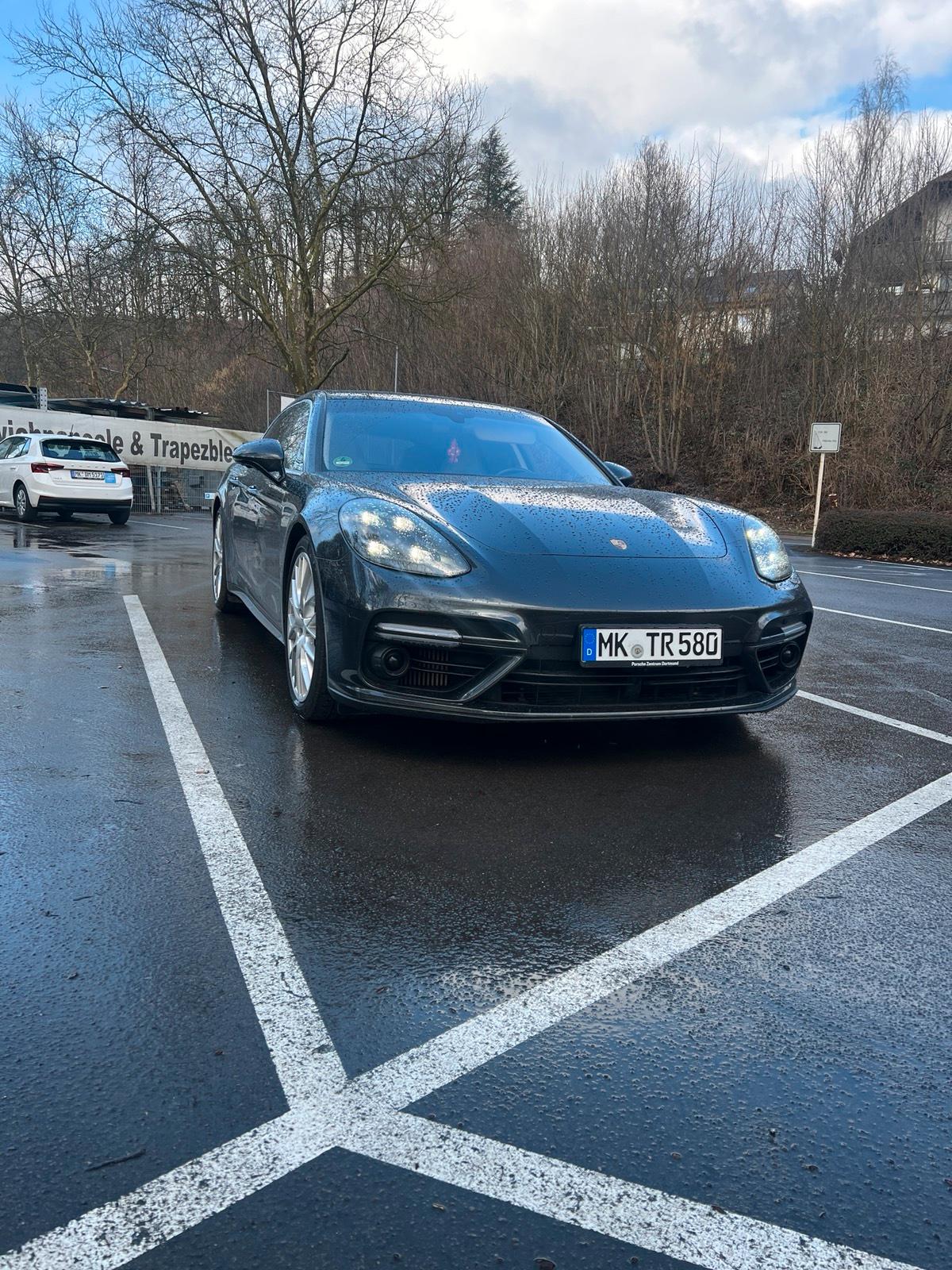Abbildung des Autos Porsche Panamera Sport T…