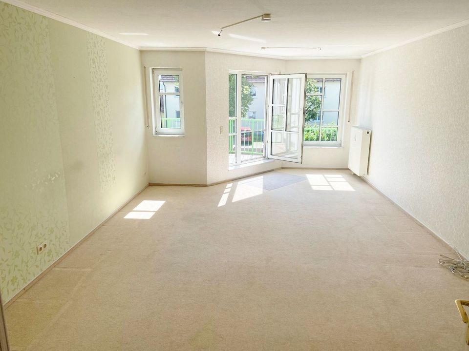 4 Zimmer-Terrassen-Wohnung mit Balkon, EBK und Garage in ruhiger Lage Erlangen / Büchenbach-West in Erlangen