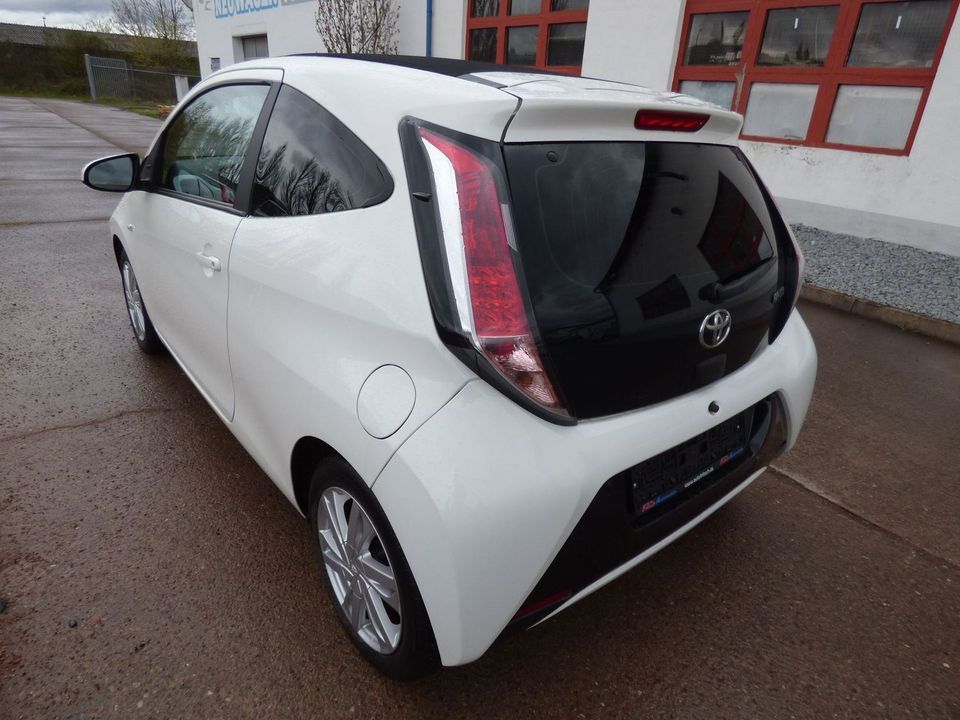 Toyota Aygo x-wave, el, Faltdach, Klima, Standheizung in Bad Salzungen