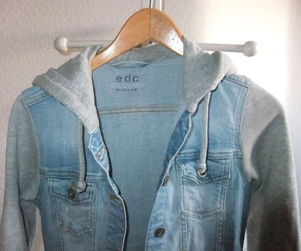 Coole Jeansjacke im used-Look von Esprit in Gr. extra small in Frankfurt am Main