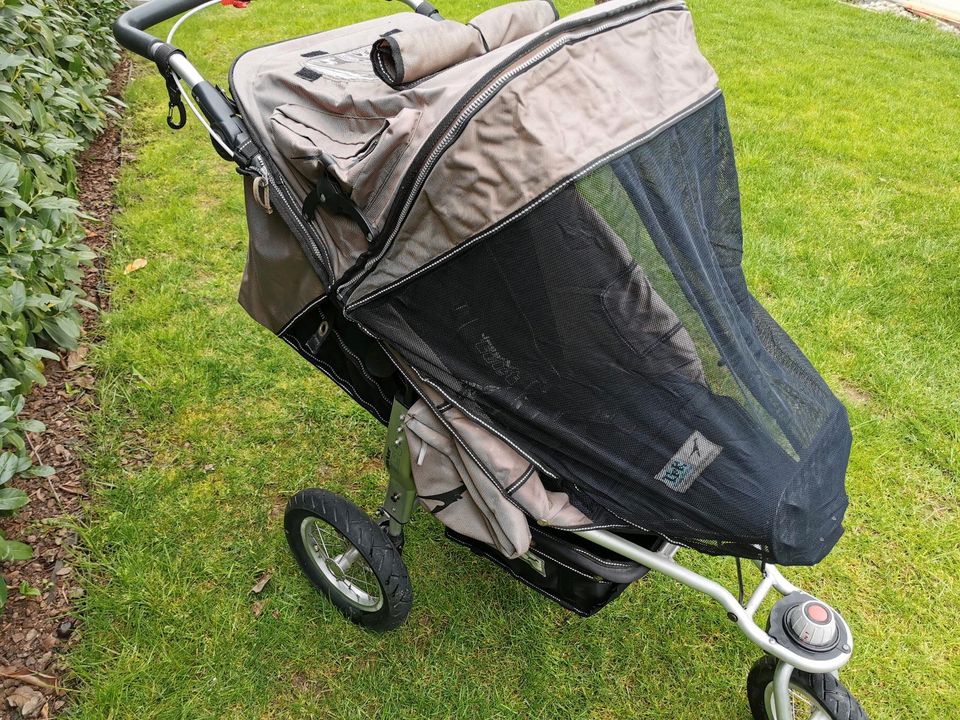 TFK Joggster Twist Kinderwagen inkl. Babyschale und viel Zubehör in Massing