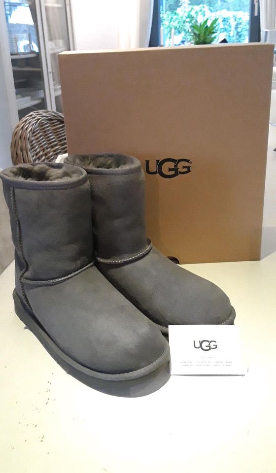 UGG Boots classic short grau Gr. 38 in Monheim am Rhein
