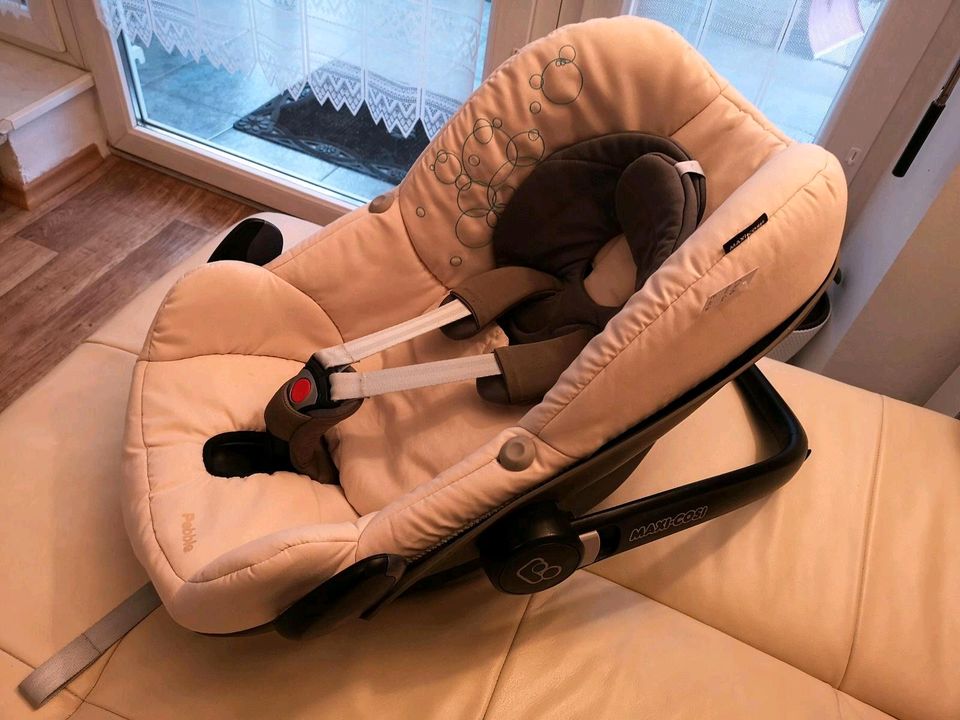 Maxi Cosi Babyschale in Traunreut