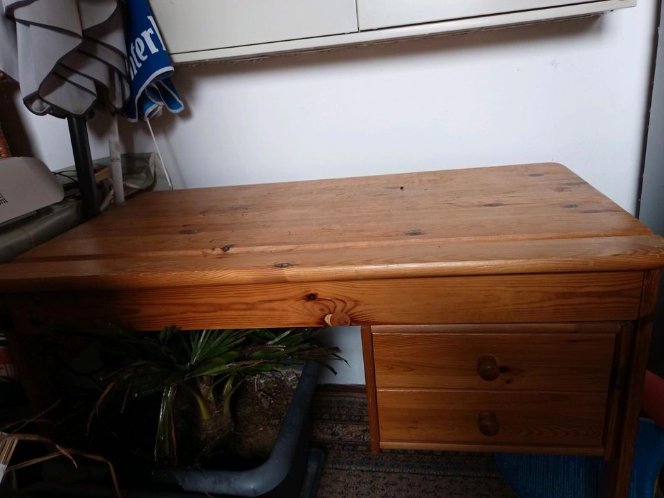 Holz Schreibtisch in Hollenbach