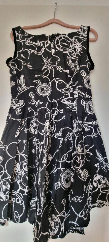 Hell Bunny Kleid Größe L schwarz mit weißen Maritim Zeichen in Hamburg