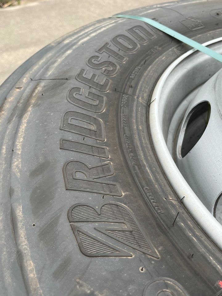 Actros 315/70R22.5 Kompletträder A0034012402 Brigestone NEU DOT23 in Kosel