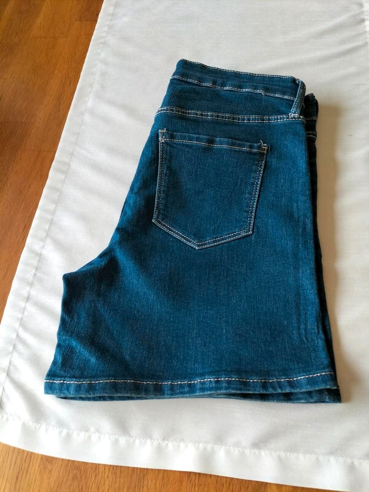 Jeans- Shorts Gr. 164 Denim in Wenden