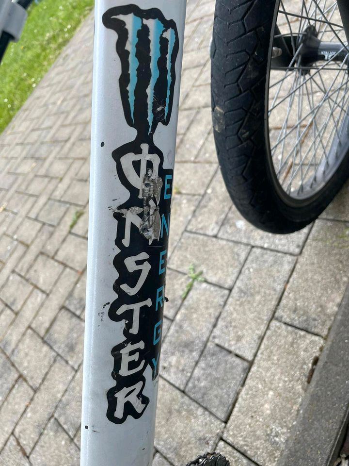 Monster Energie Bmx 20zoll in Herten