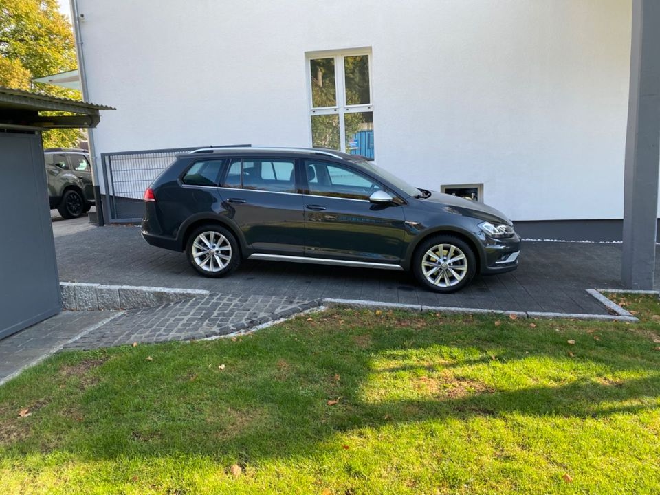 Volkswagen Golf 2.0 TDI 135kW DSG 4MOTION BMT Alltrack in Albstadt