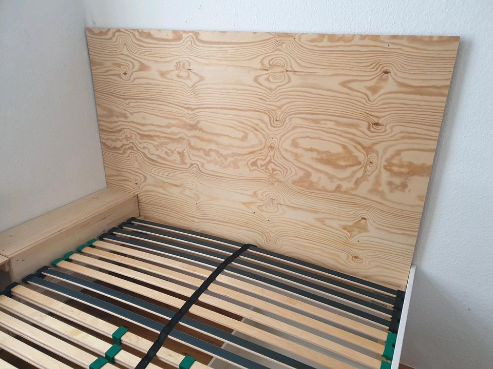 Bett Holzbett mit Unterbettkasten in Berlin