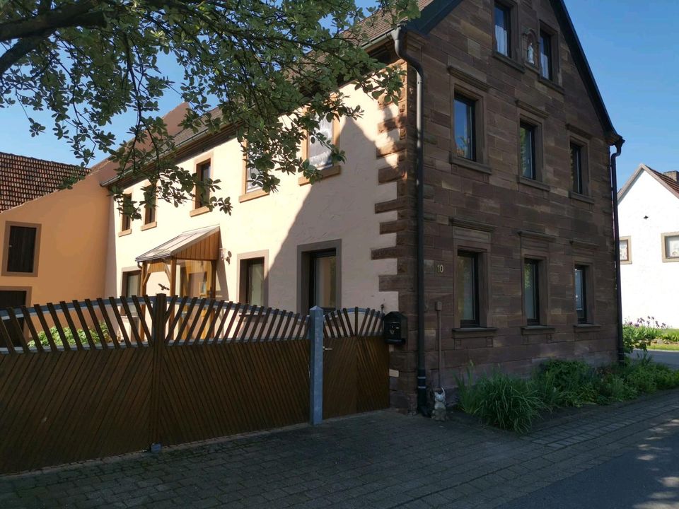 Wohnhaus mit Nebengebäude und Gartenanteil 350 Quadratmeter in Prichsenstadt