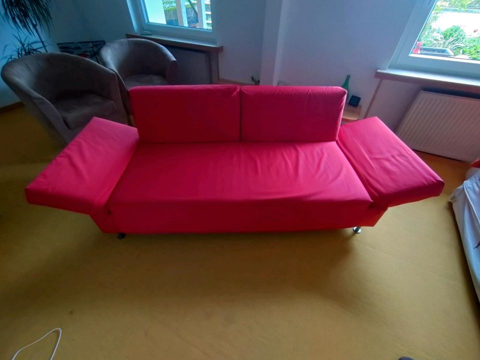 Rotes Sofa in Göttingen