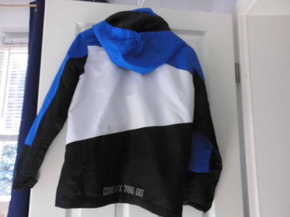 Jungen Jacke dünn/gefüttert Gr,152 blau/schwarz/weiß in Lauenburg