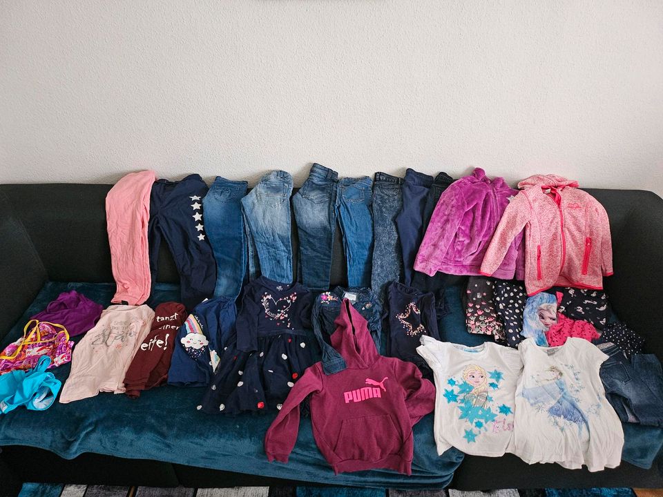 Mädchen Set 30tlg Pullover,Hosen,Jeans,Shirt,Jacke,Leggings in Bitterfeld